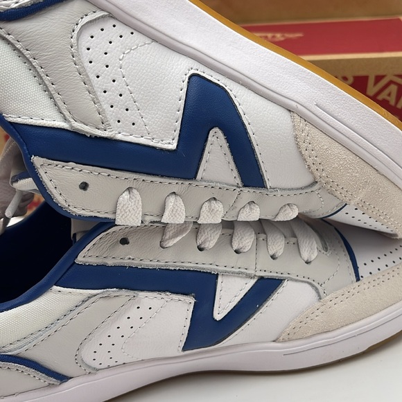 Vans Men’s Lowland Cc Jmp R
Court Navy/White
VN0007P2NAV
Sneakers - Picture 14 of 16